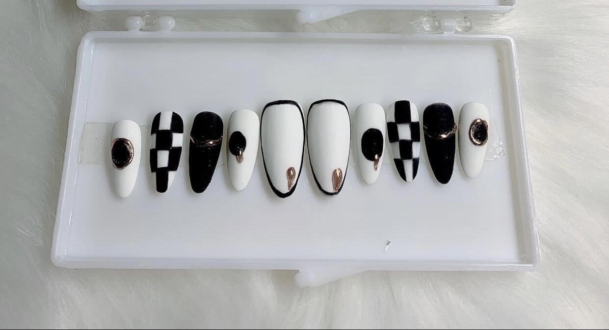 Mẫu nail caro