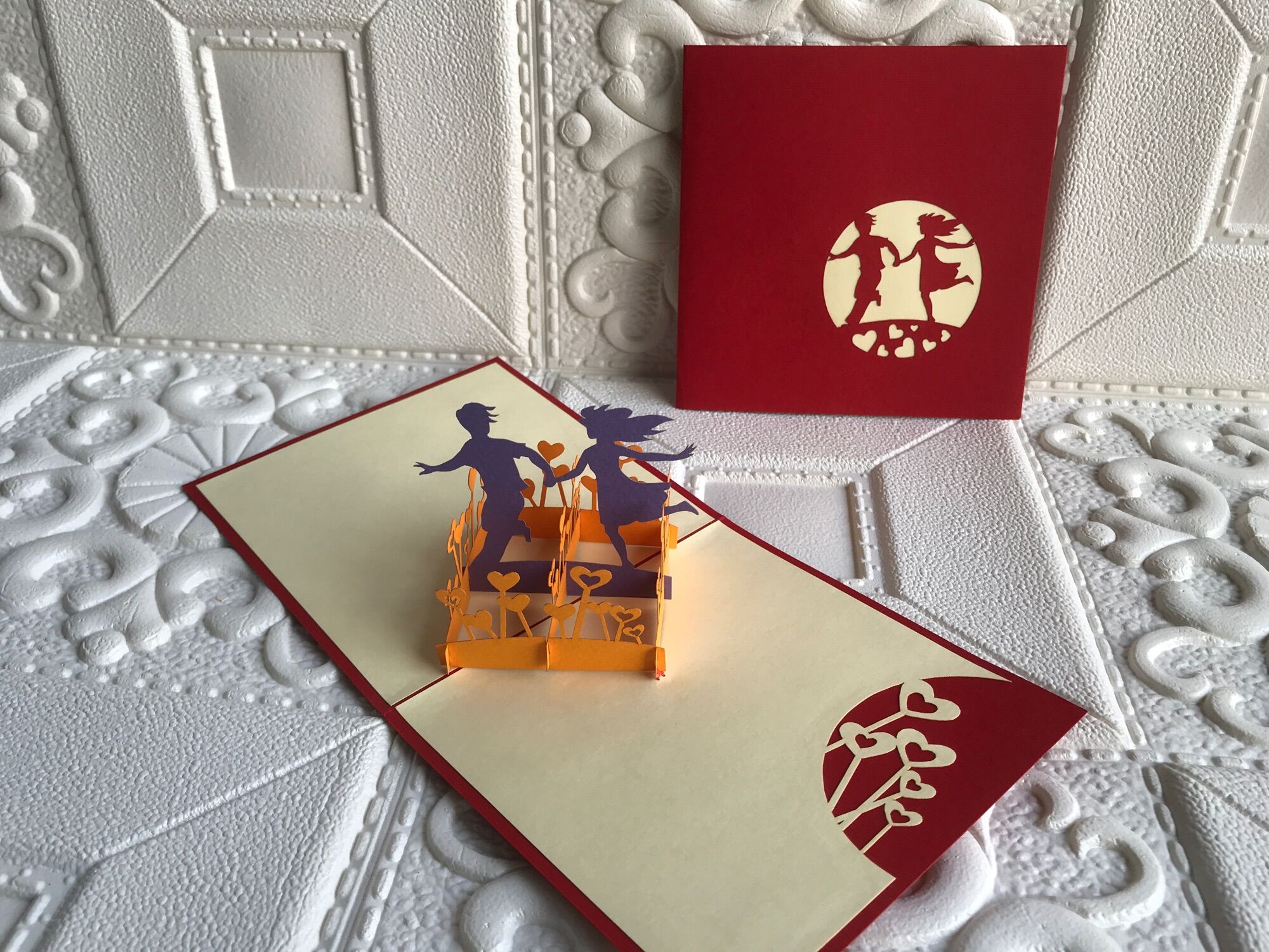 Cặp Đôi 2 ( nắm tay chạy ) - Love - Thiệp 3D
