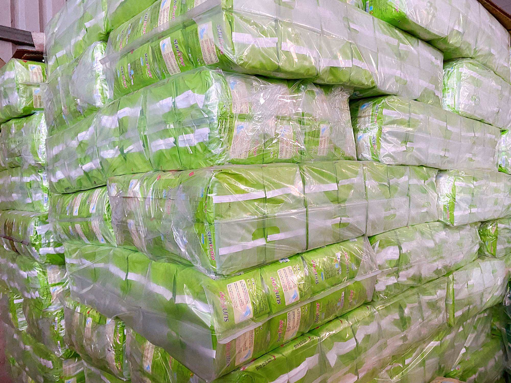 Sỉ 1 thùng Băng vệ sinh Sunfree có cánh (8 lốc 8 gói)