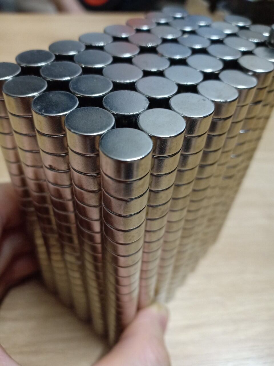 Nam châm viên 10x5mm, nam chân trắng siêu mạnh