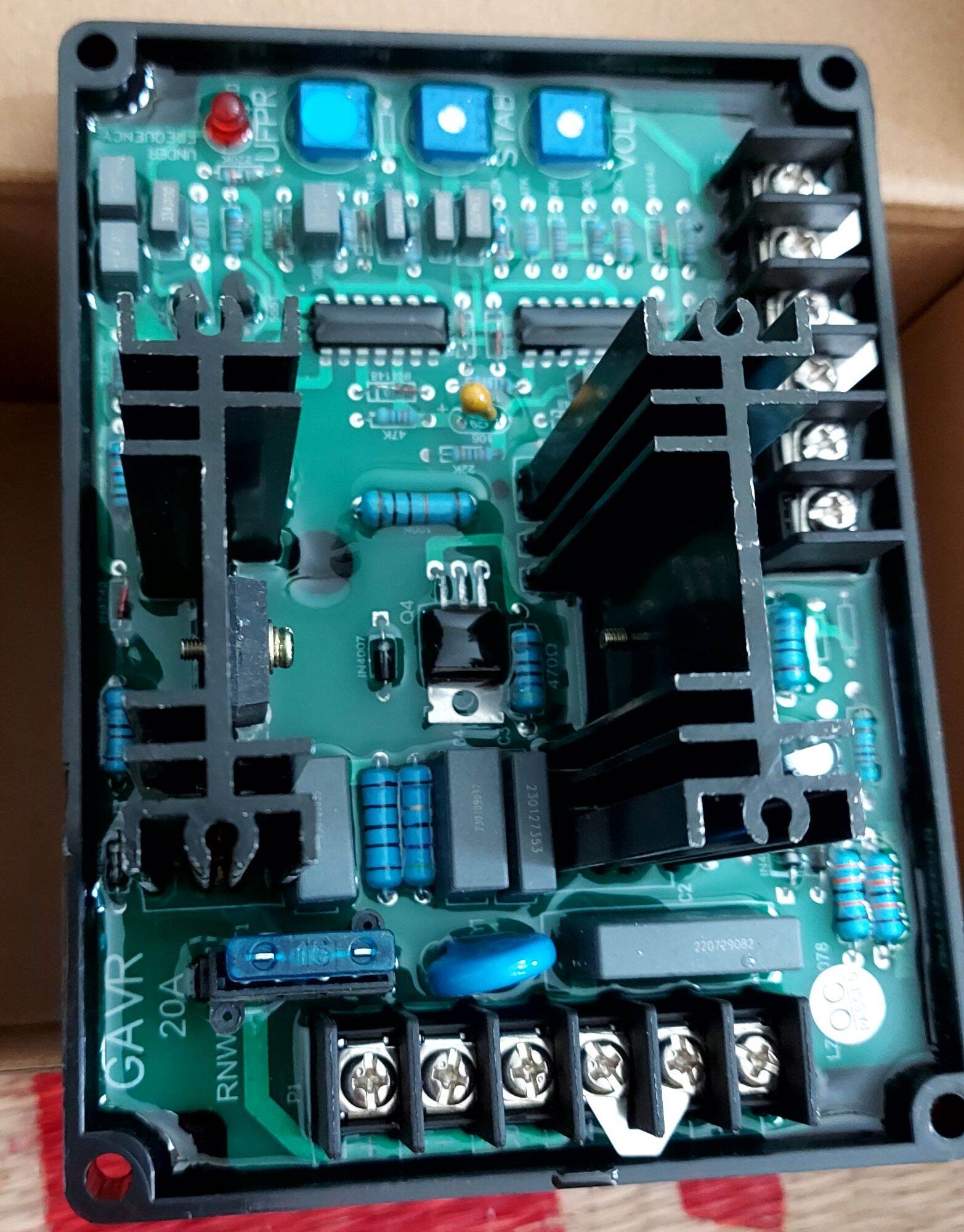 Bộ điều chỉnh điện áp AVR 20A