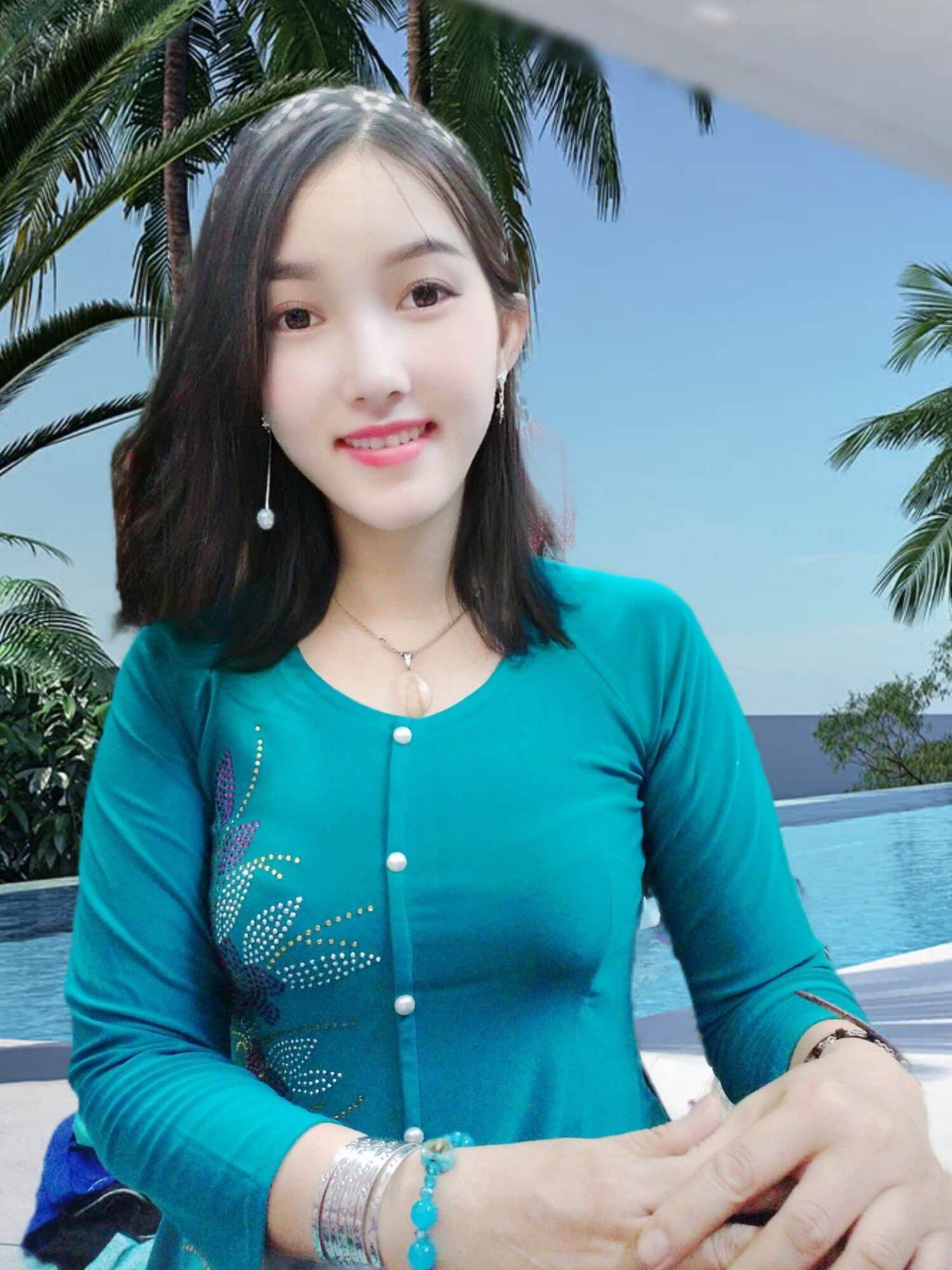 bộ bà ba thêu hoa sen