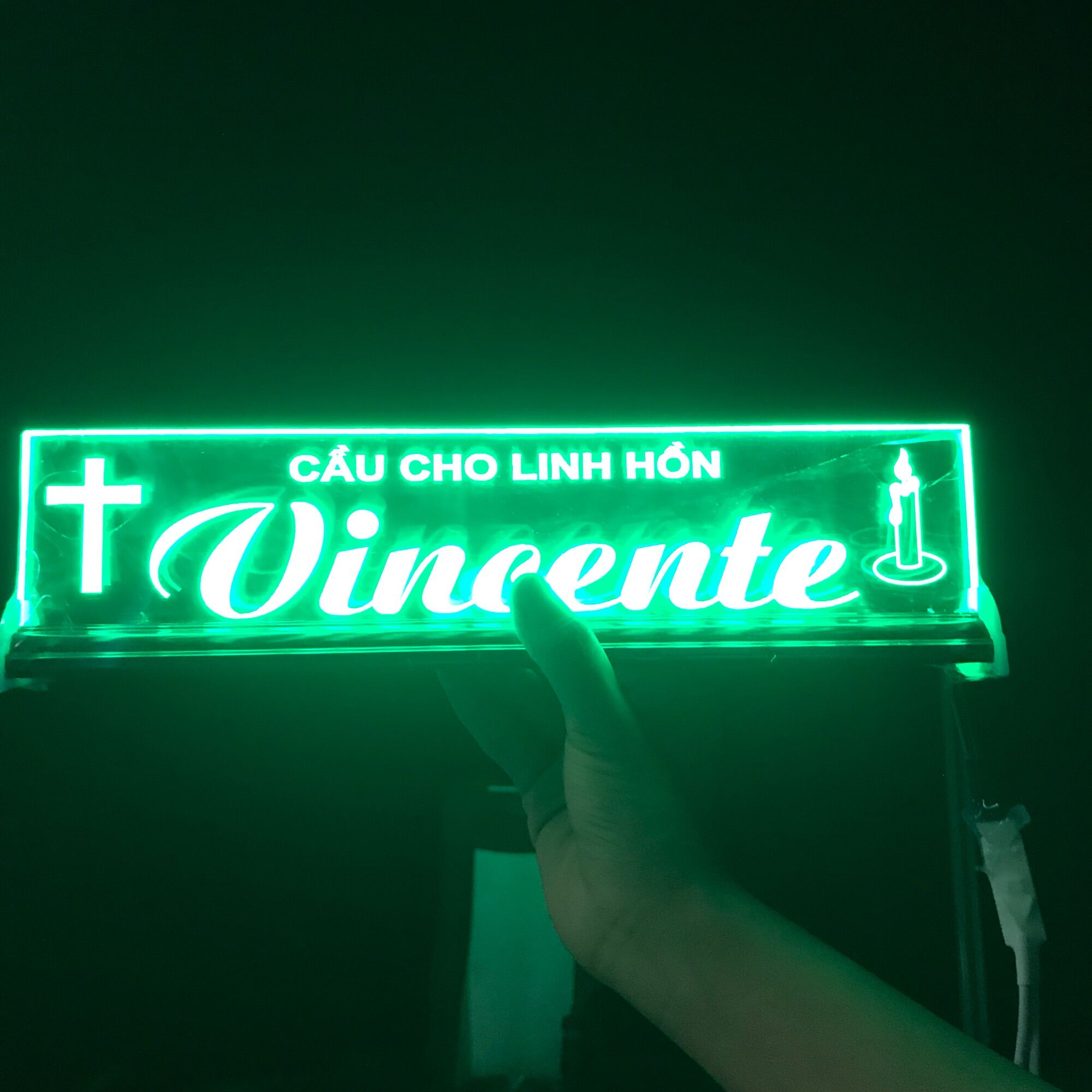 Chữ điện : CẦU CHO LINH HỒN VINCENTE (9x30cm) để bàn