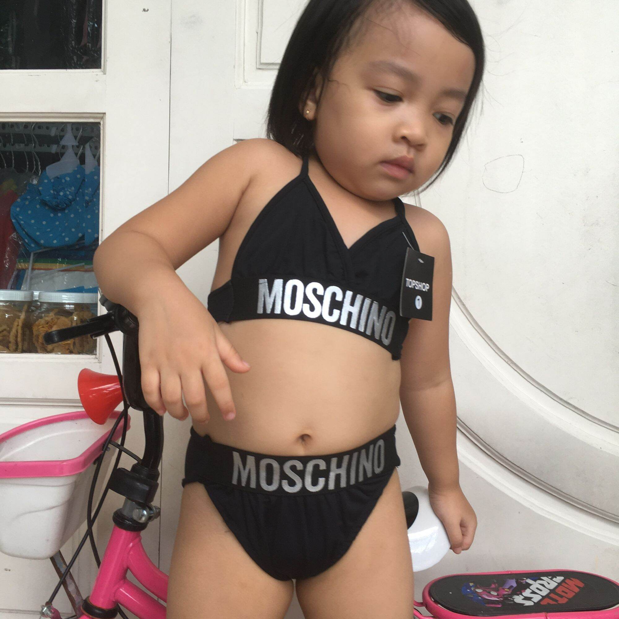 Bikini Moschino cao cấp cho bé gái
