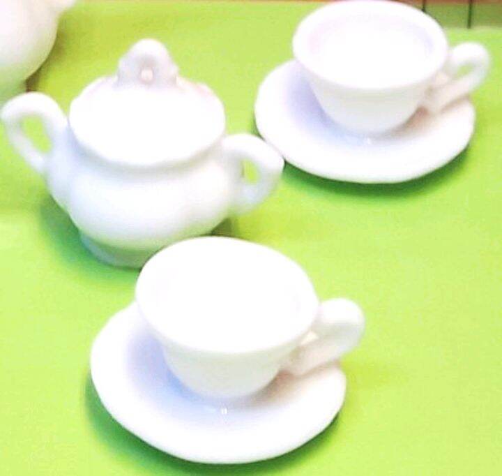 Bộ trà lưu niệm bằng sứ thủ công