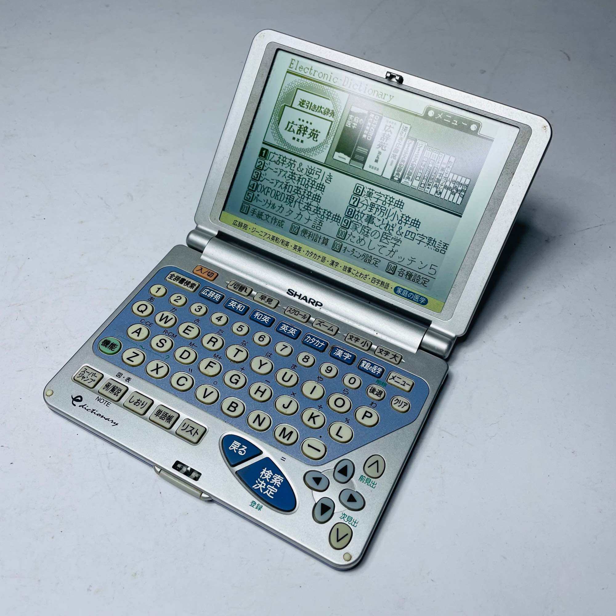 Kim từ điển tiếng Nhật Sharp PW-9500 cũ còn dùng tốt