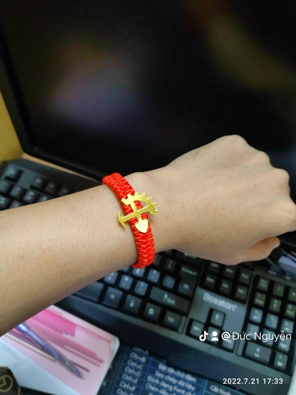 Vòng tay chỉ đỏ các binh chung