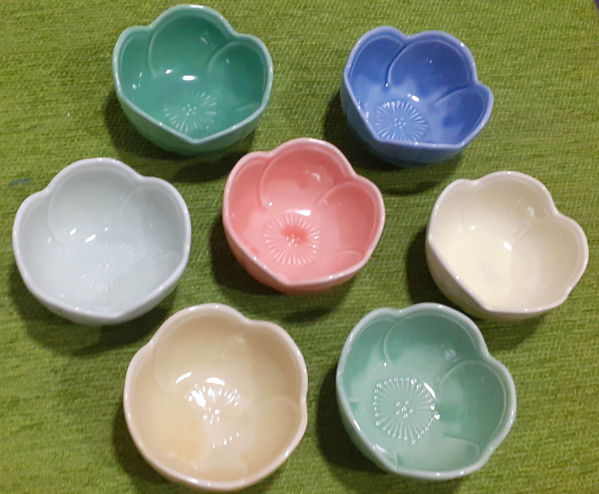 Chén gốm sứ nhỏ hình hoa 7,5cm x 4cm