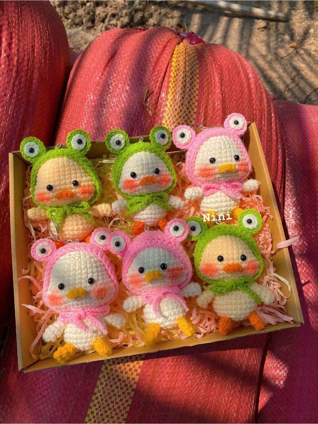 Móc khóa handmade vịt đội mũ ếch sẵn hàng sll