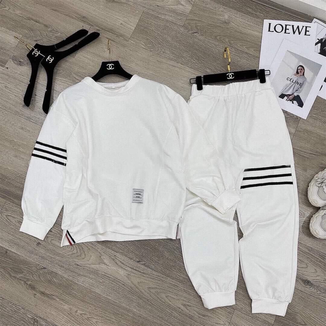 Sét thom cổ tròn gồm áo sweater và quần bom