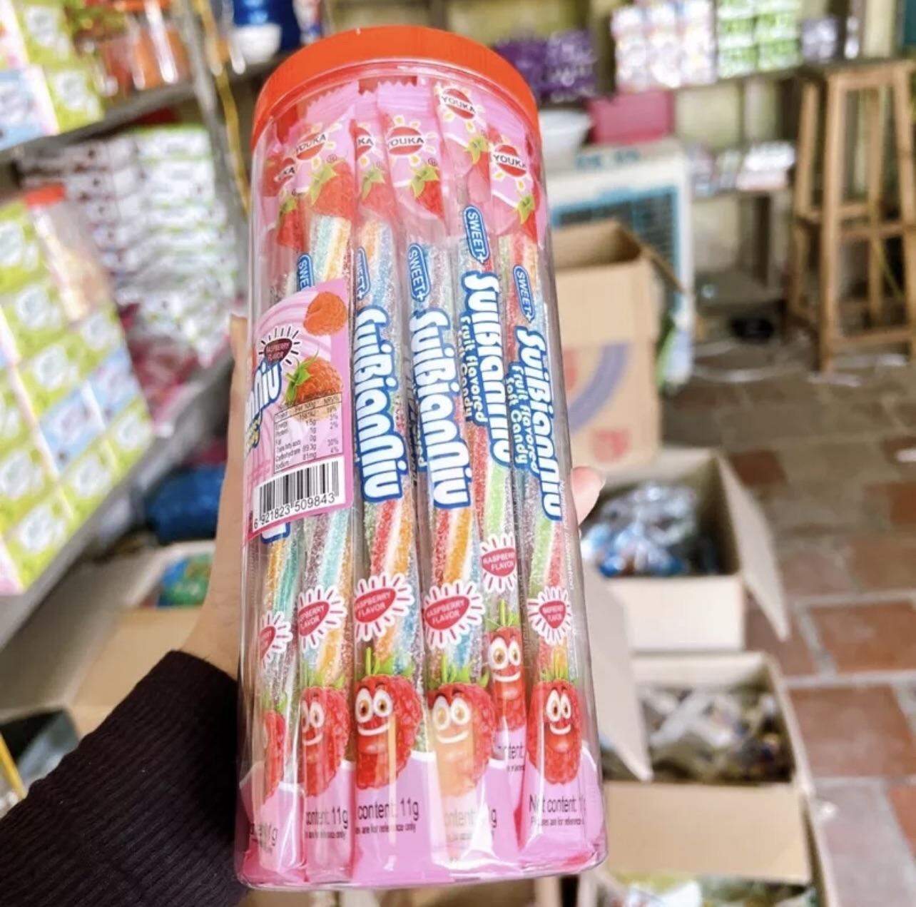 Lọ 30 chiếc kẹo dẻo xoắn cầu vồng sắc màu