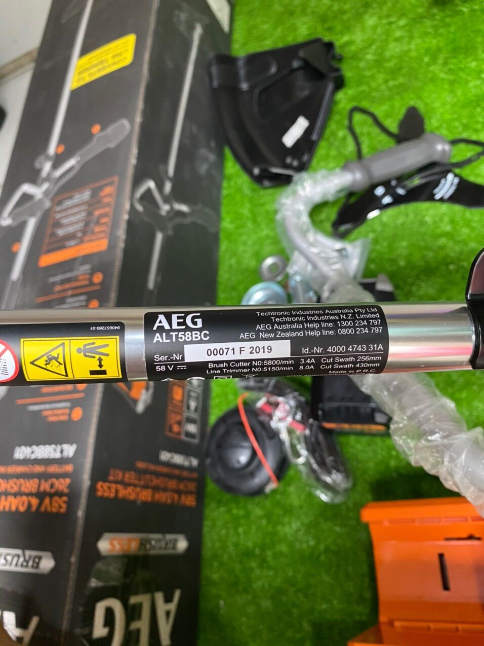 Máy cắt co pin AEG 58v
