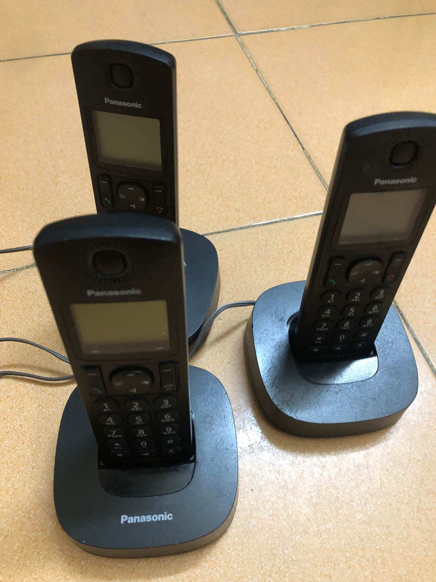 Điện thoại mẹ bồng con Panasonic kx tgc313 máy 3 tay