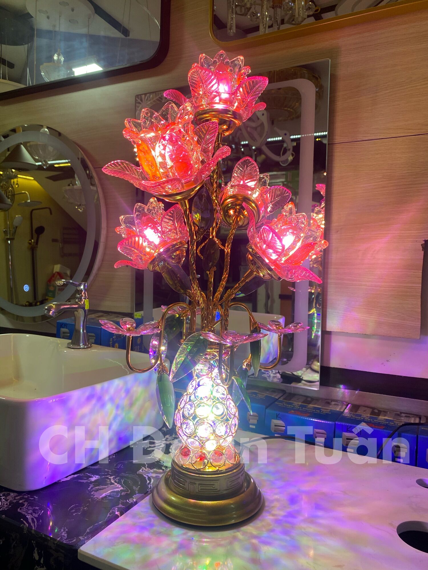 MỘT CẶP ĐÈN BÌNH BÔNG THUỶ TINH CAO CẤP