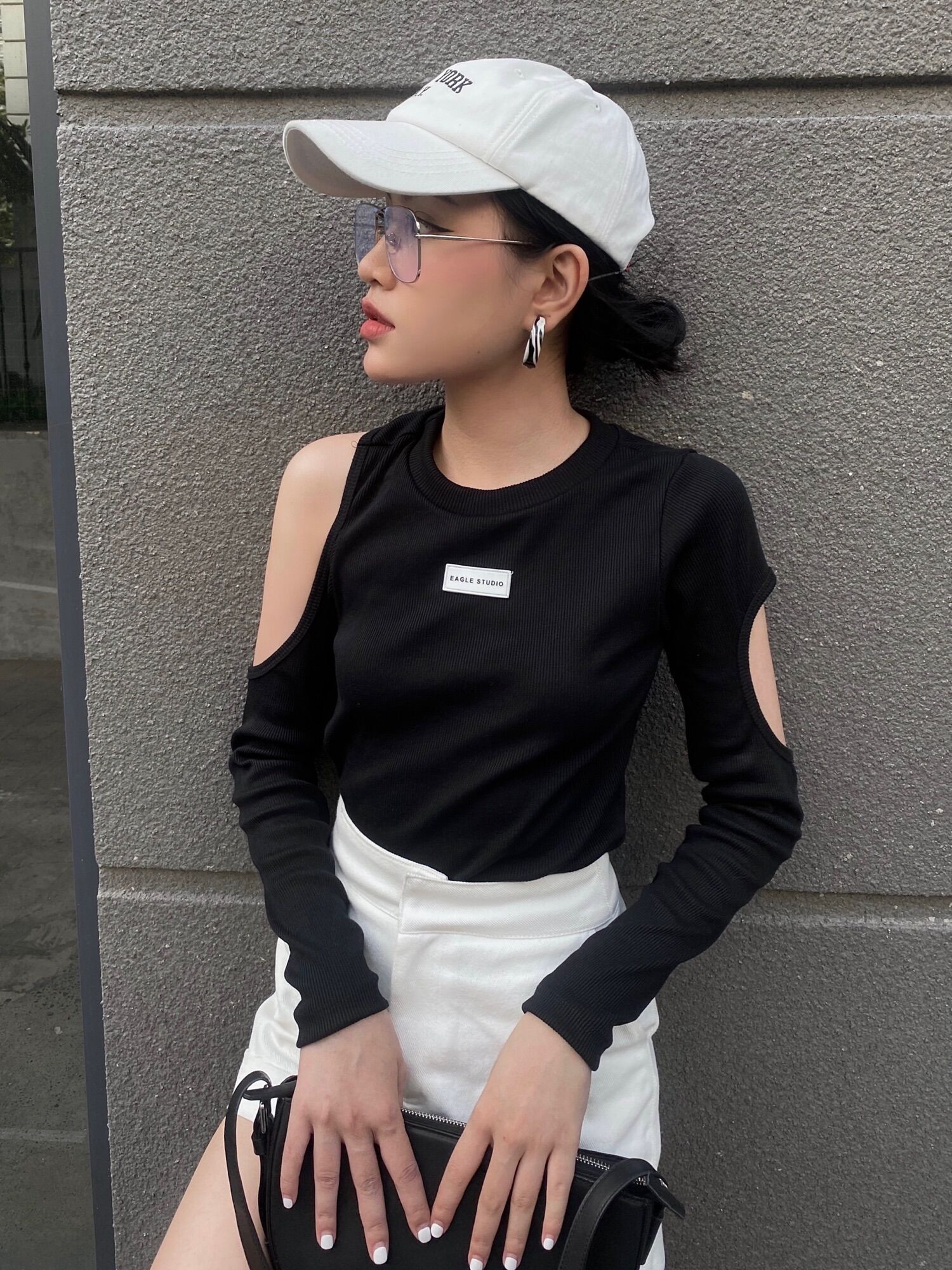 Cut out top áo tay dài cắt xẻ eagle studio