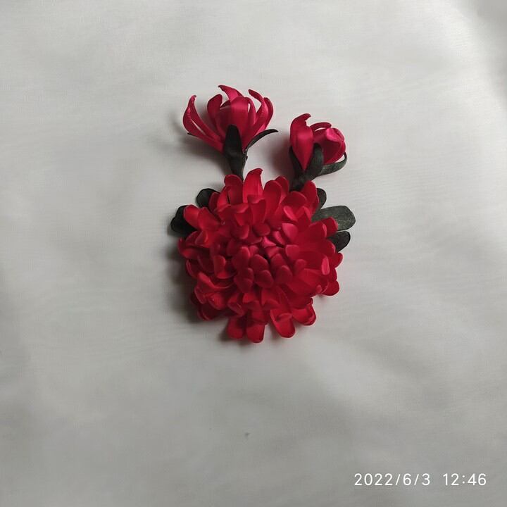 Hoa cúc chùm cài áo handmade Canto màu đỏ