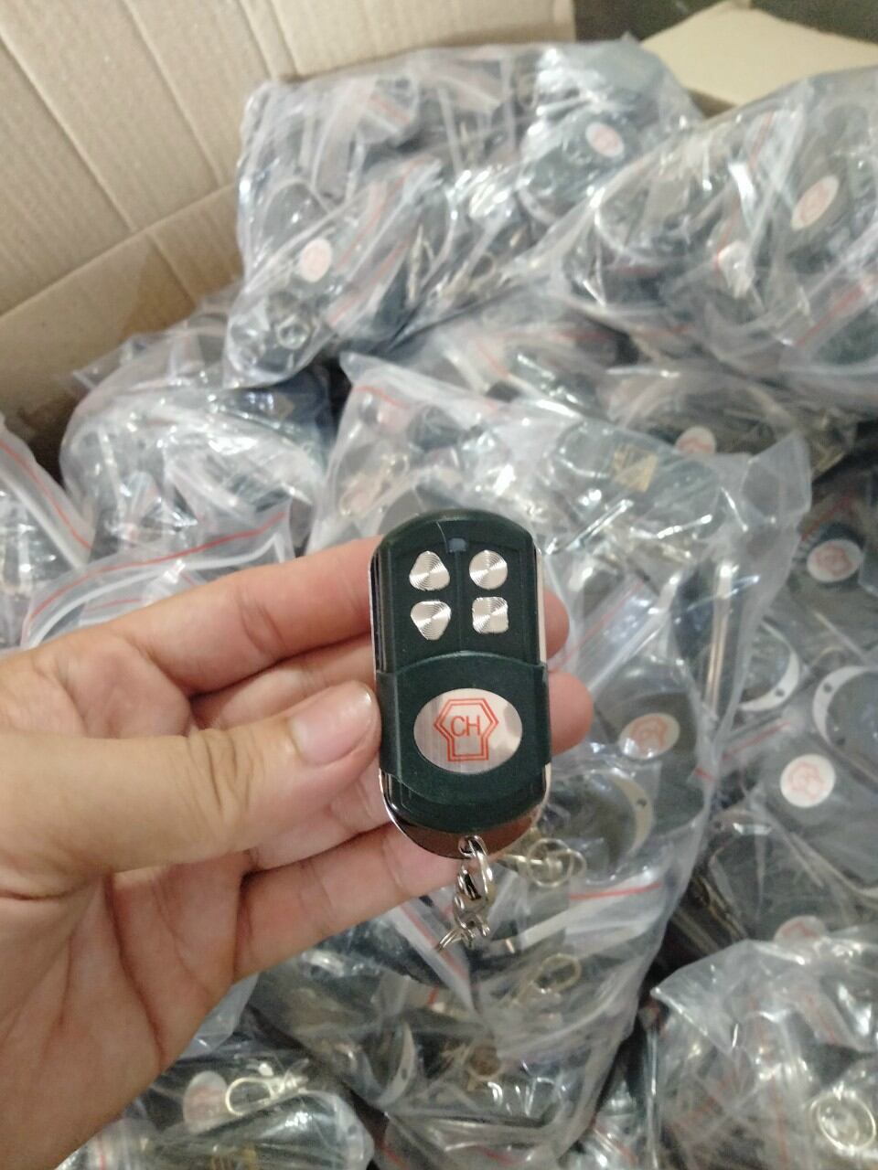 Remote cửa cuốn 365 mhz đèn đỏ Đa năng