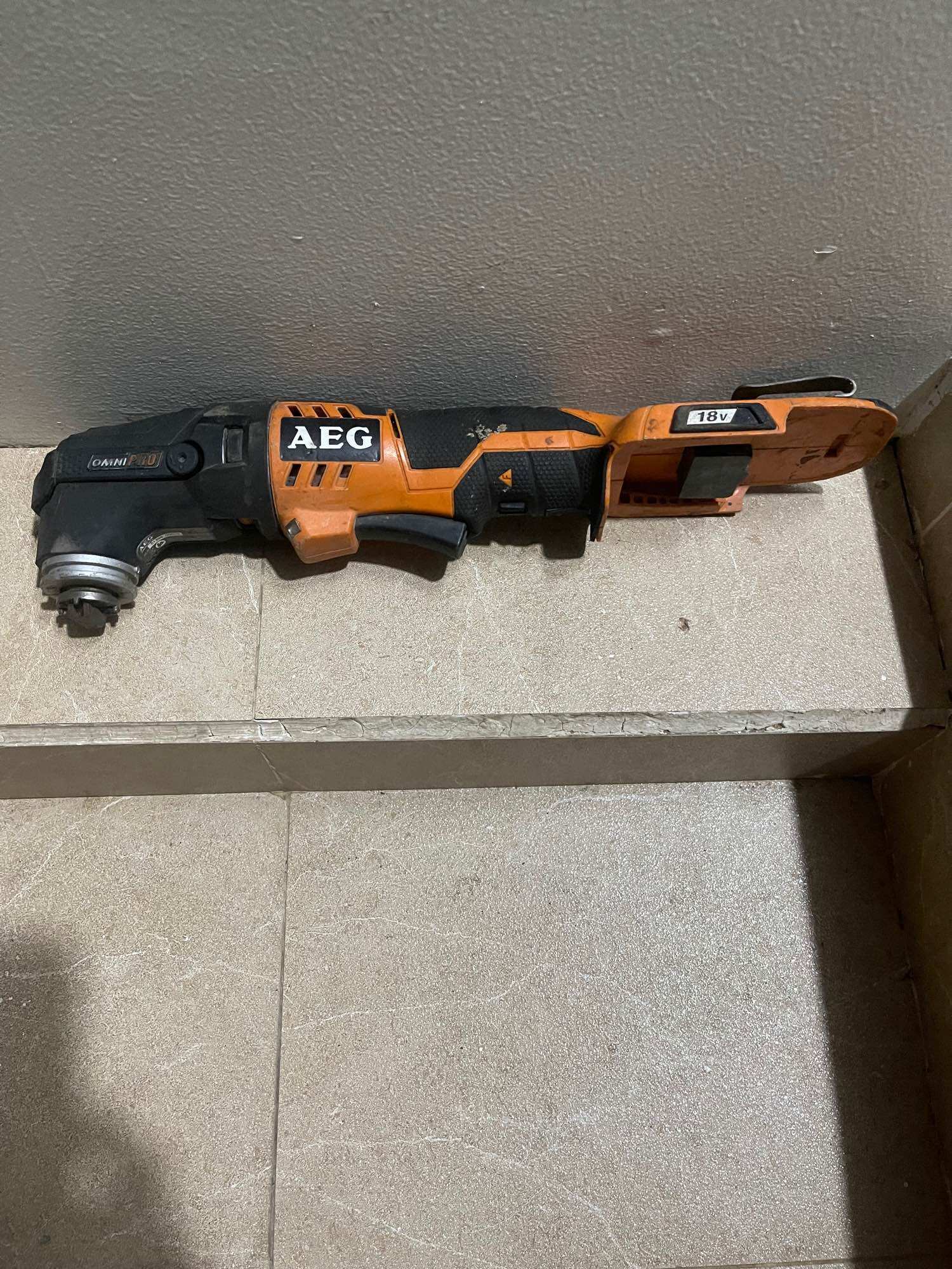 Cắt rung aeg 18v
