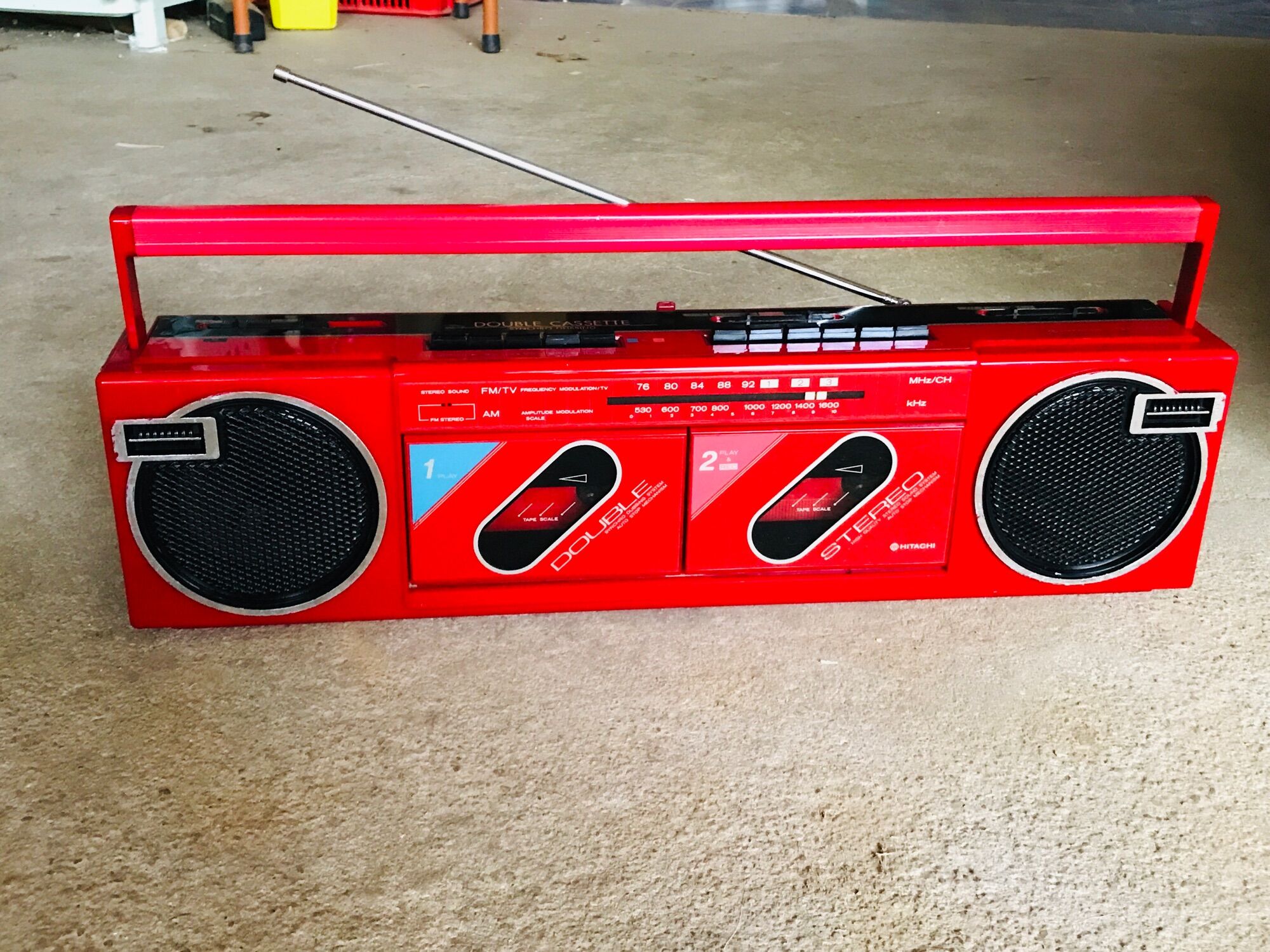 Đài Cassette Nội địa Nhật màu đỏ tươi