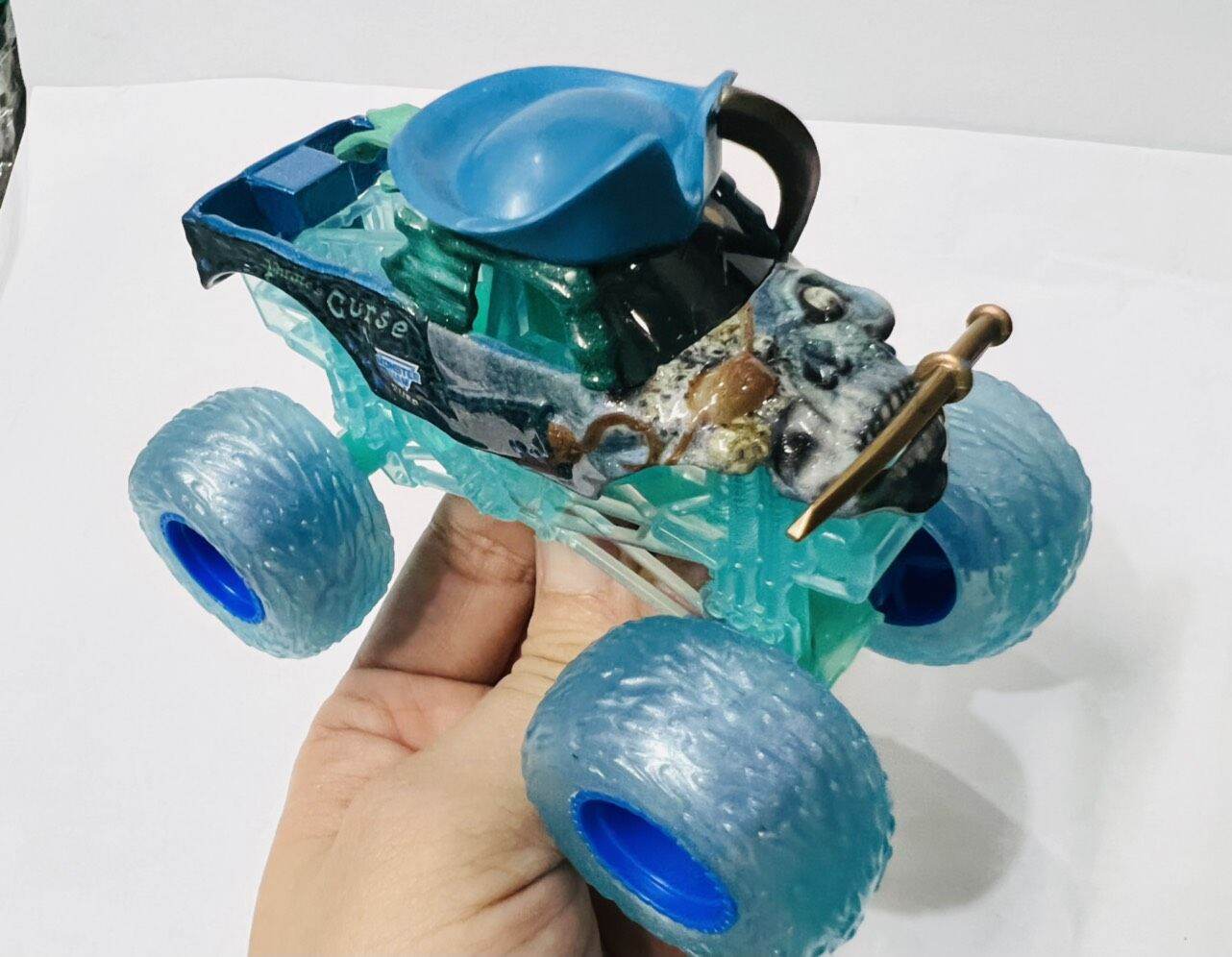 Monster Jam các mẫu Bakugan tỉ lệ 1:64