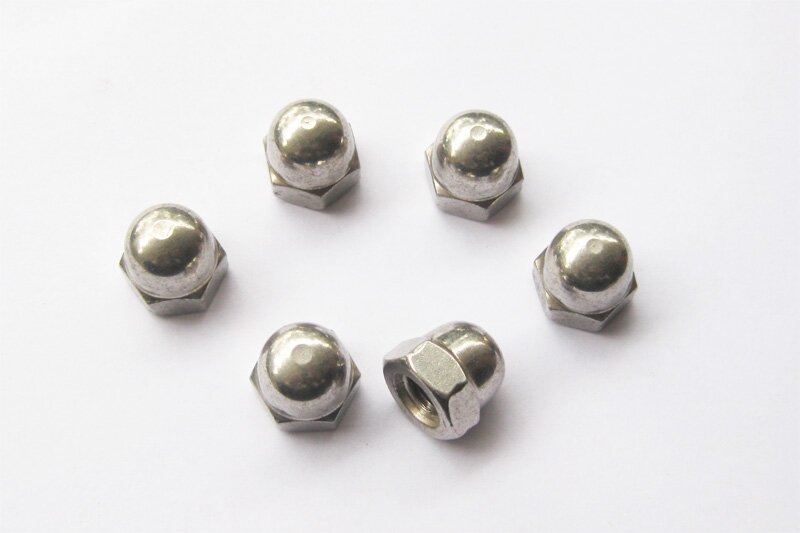 1 Đai Ốc đầu sư (tán bầu 10li)