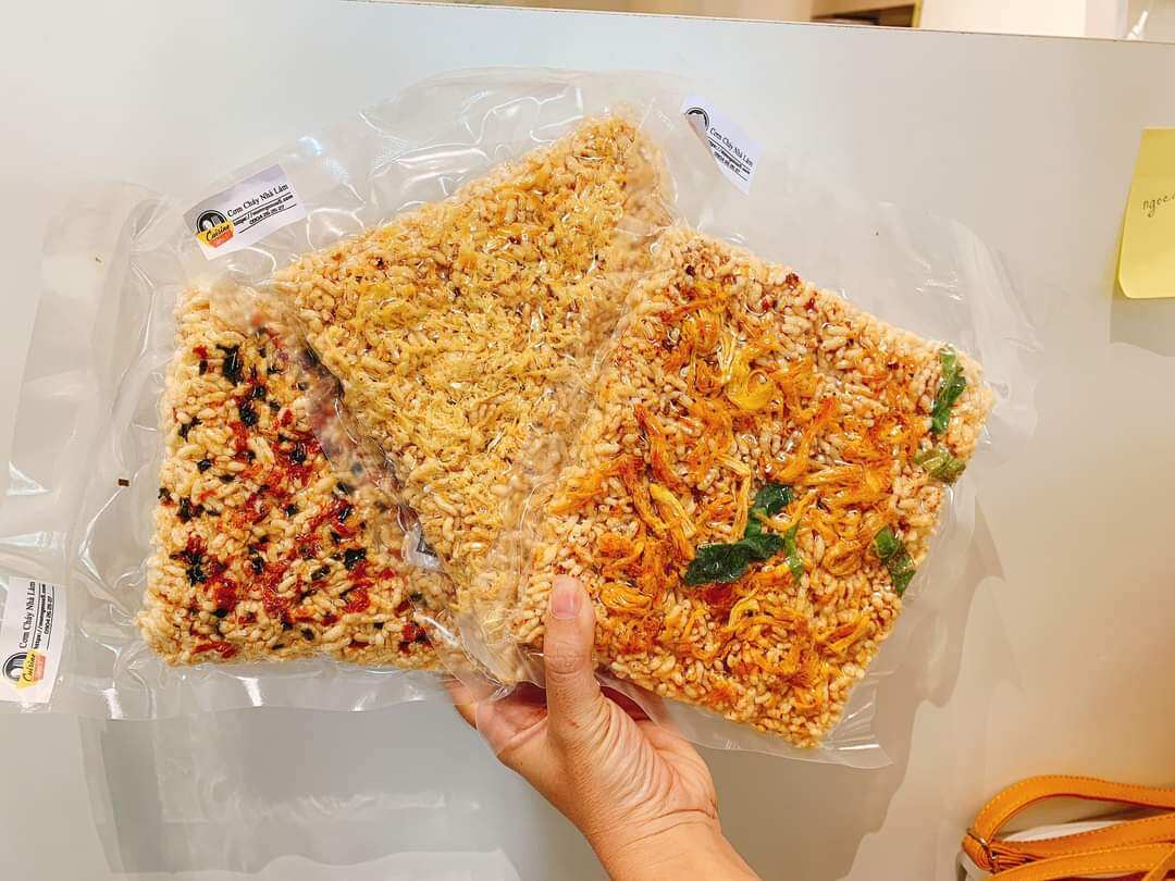 Cơm cháy lắc khô gà lá chanh