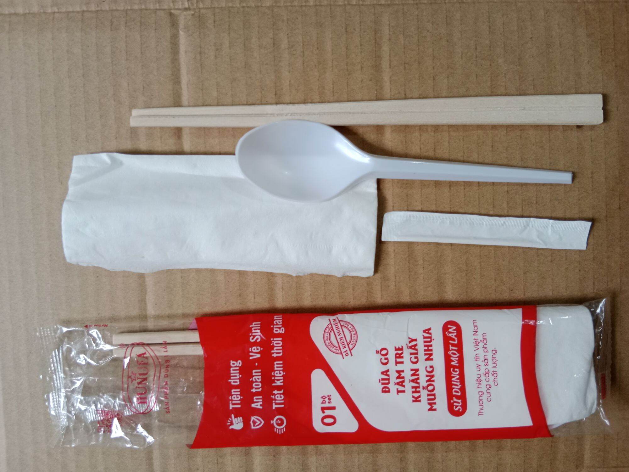 50 bộ Combo 4 trong 1 take away (Đũa, muỗng, tăm, khăn giấy)