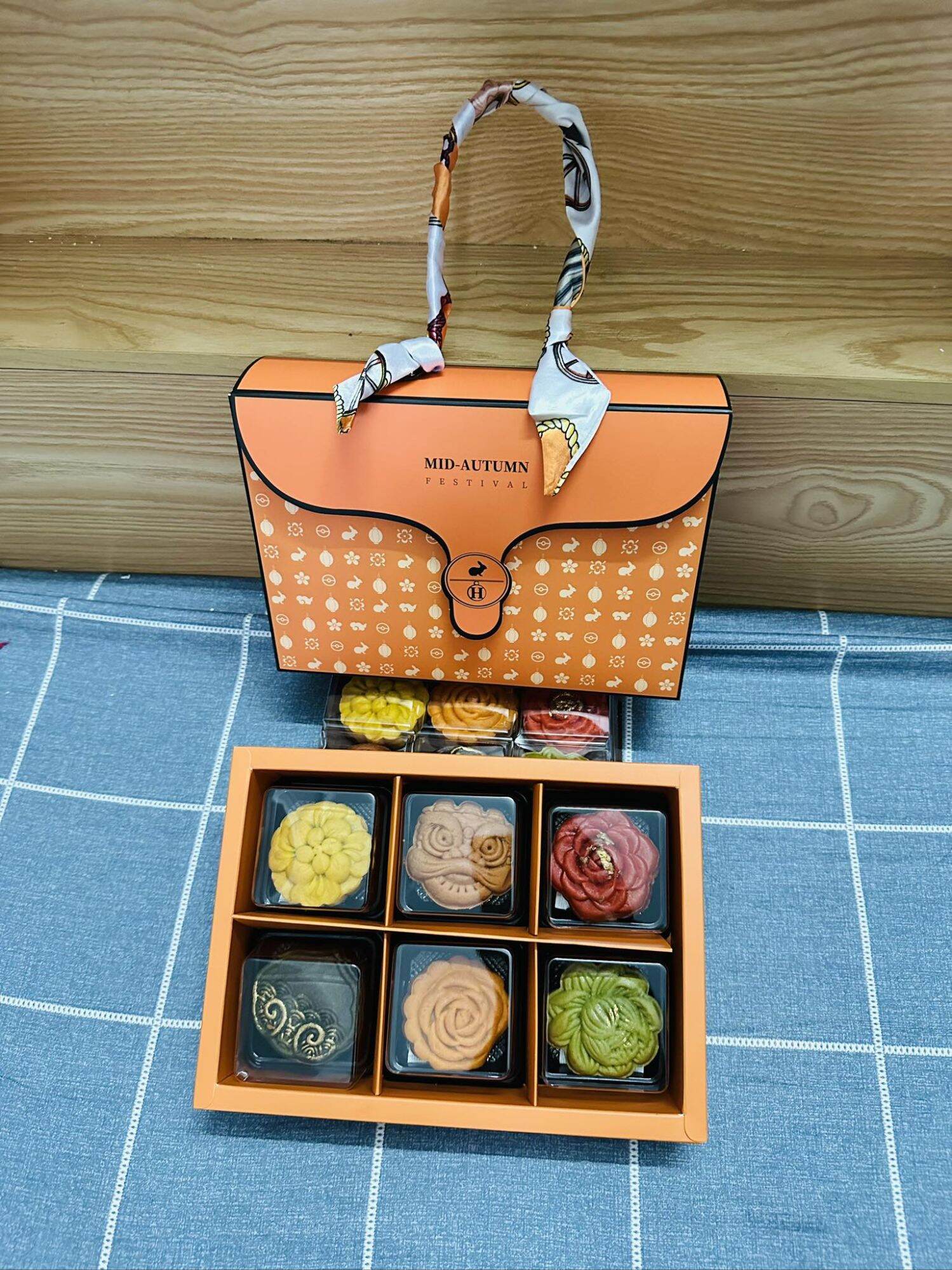 Set bánh Trung Thu kèm túi xách