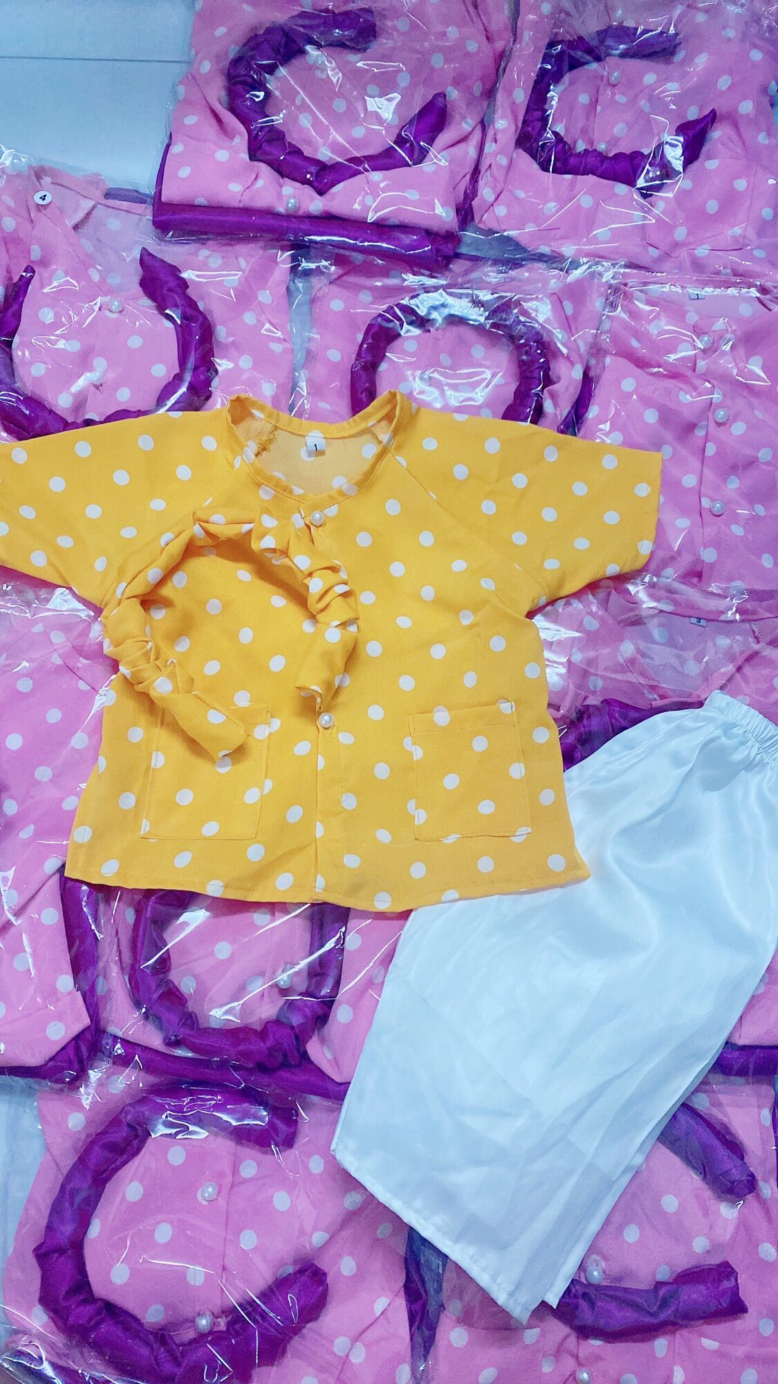 Bà Ba Chấm Bi Kèm Cài Cho Bé Gái 3 Màu