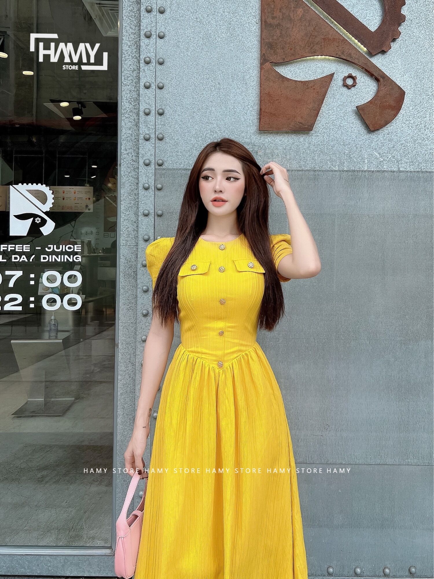 Đầm ngắn 2 túi gắn nút