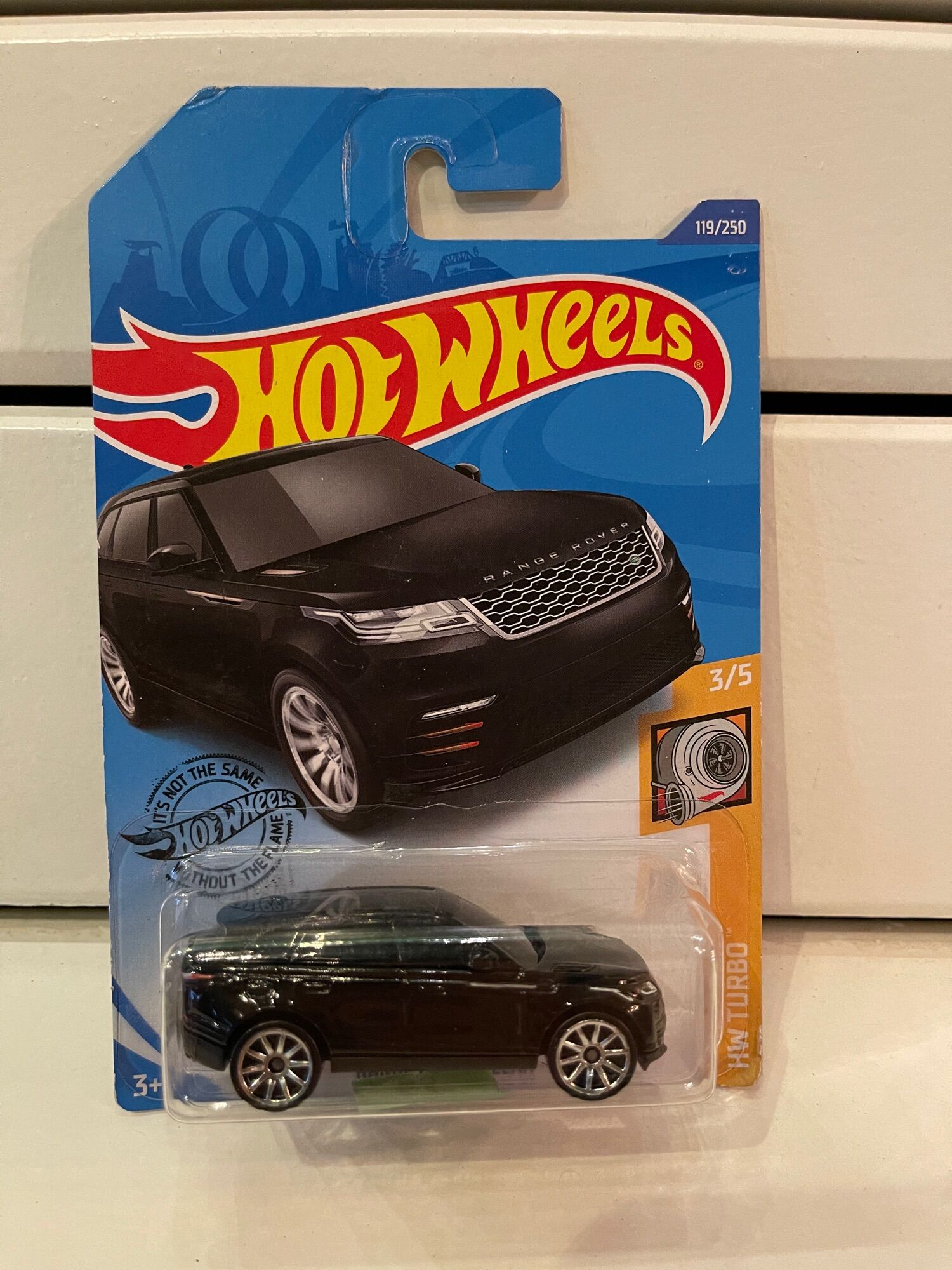 Xe mô hình đồ chơi cơ bản Hotwheels 1:64 - Range Rover Velar