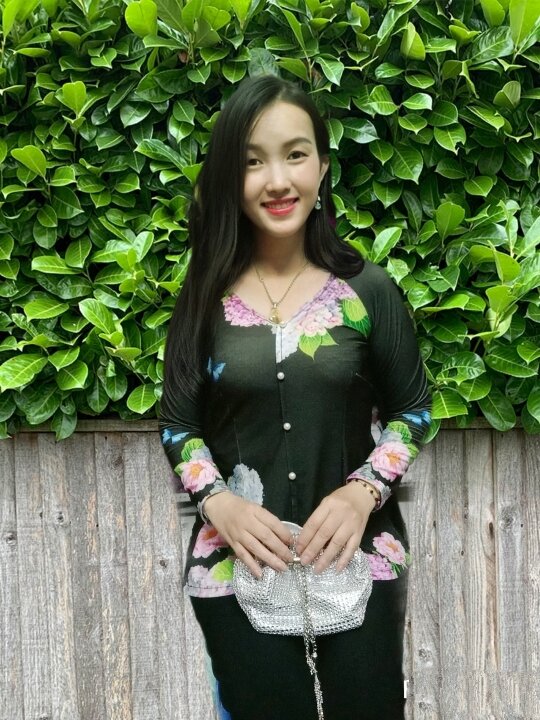 Áo bà ba in hoa vải lụa pha thun cổ tim tay dài