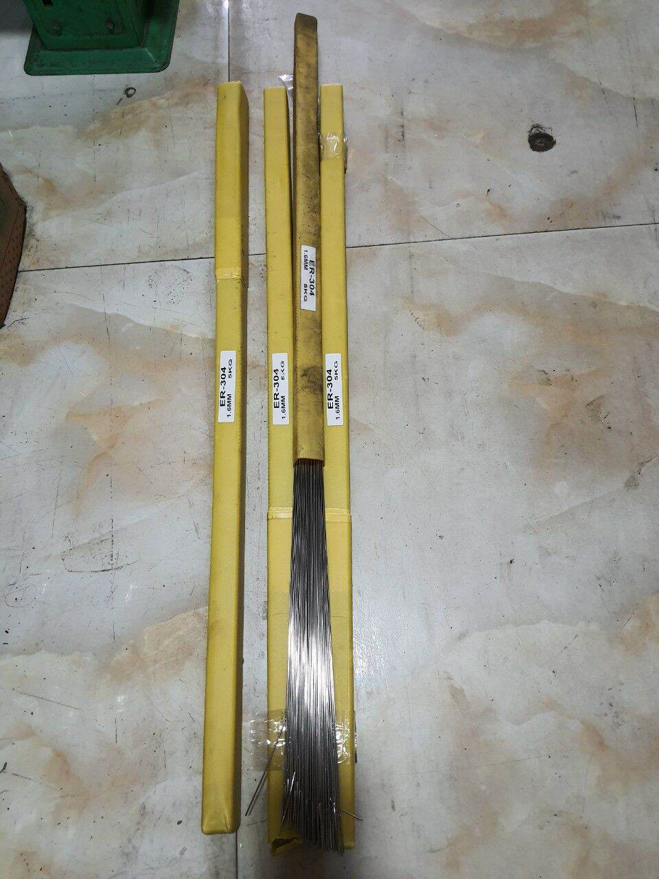 Que bù inox dài 1m 304 và 2.4mm* 304 -bó 5 kg