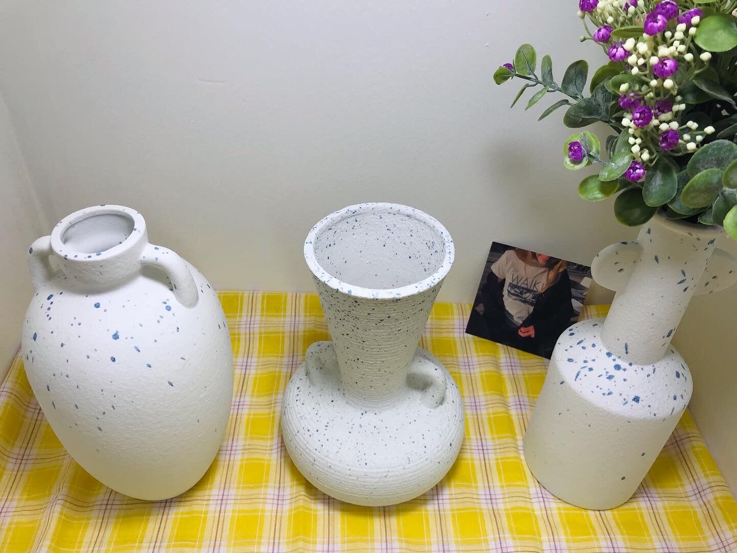Lọ hoa trắng vẩy mực phong cách Bắc Âu