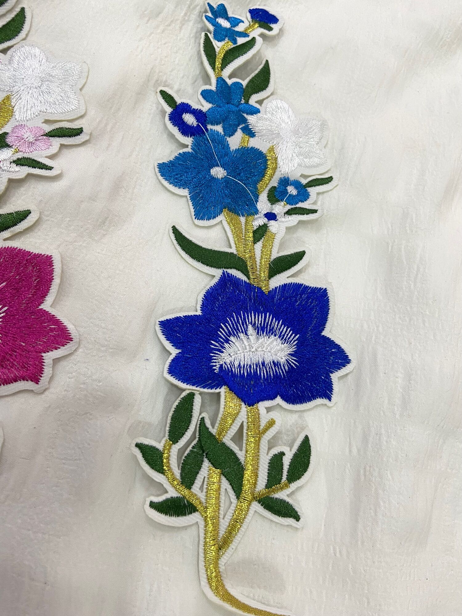 Miếng thêu hình hoa trang trí váy áo