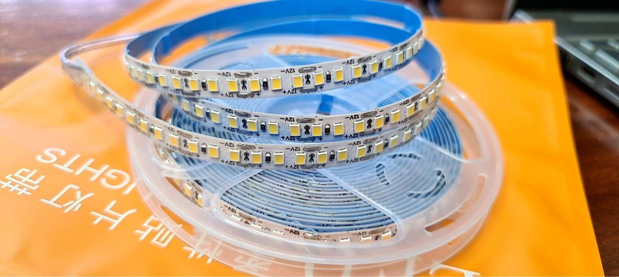 Led dây dán loại 180 bóng led/ 1 mét - cuộn 5m siêu sáng