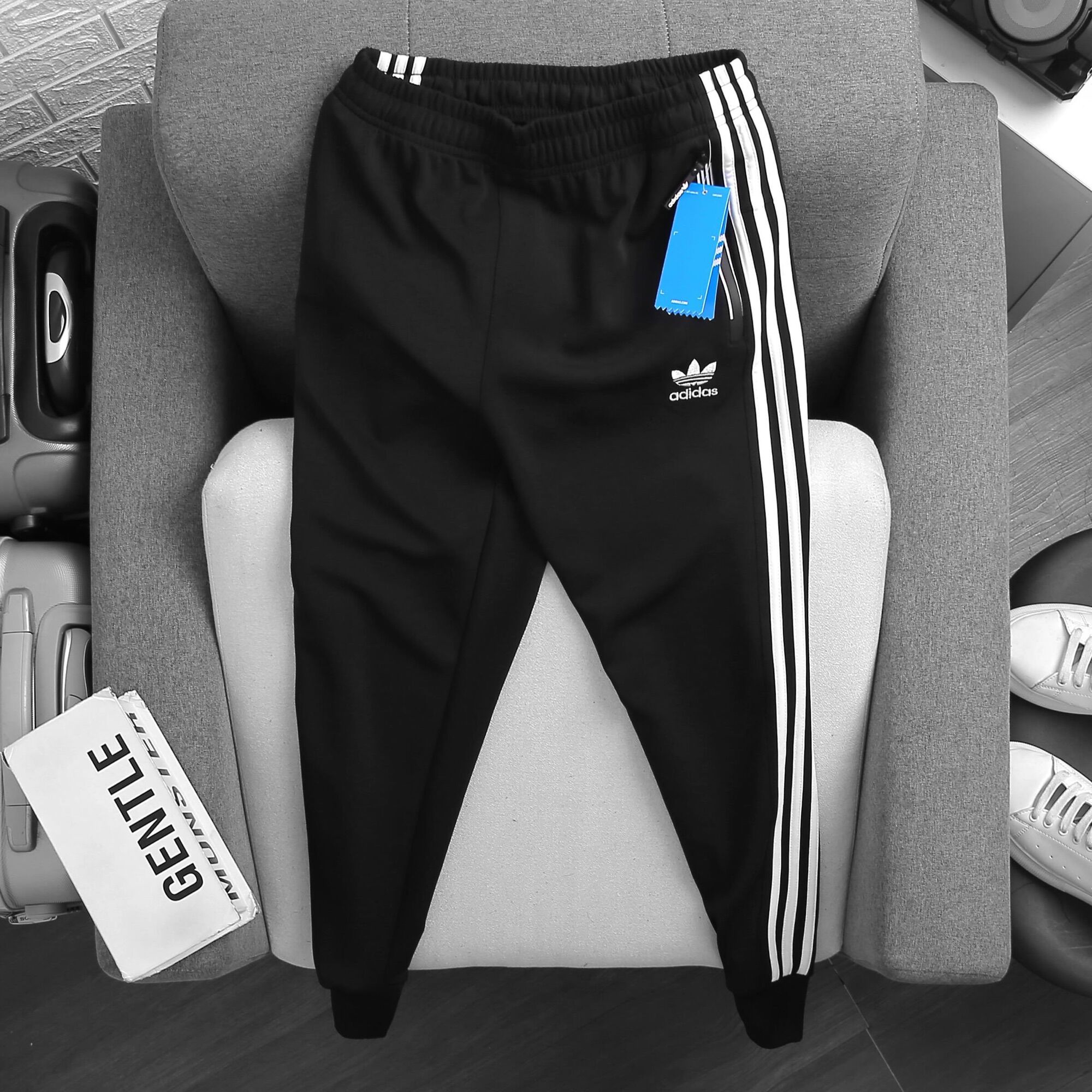 Jogger adidas 3 sọc khoá túi ép