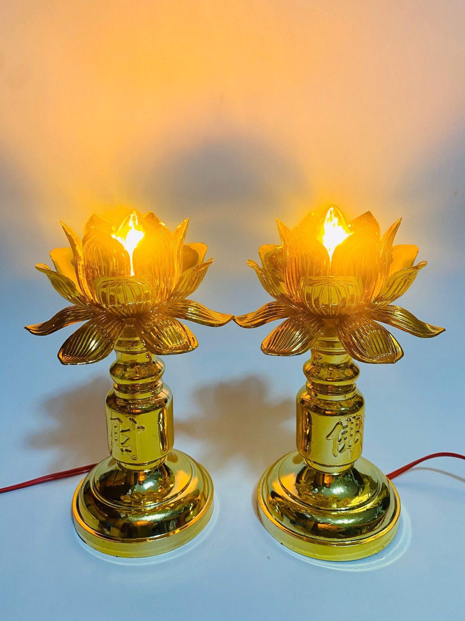Đèn thờ hoa sen mạ vàng ( một cặp )