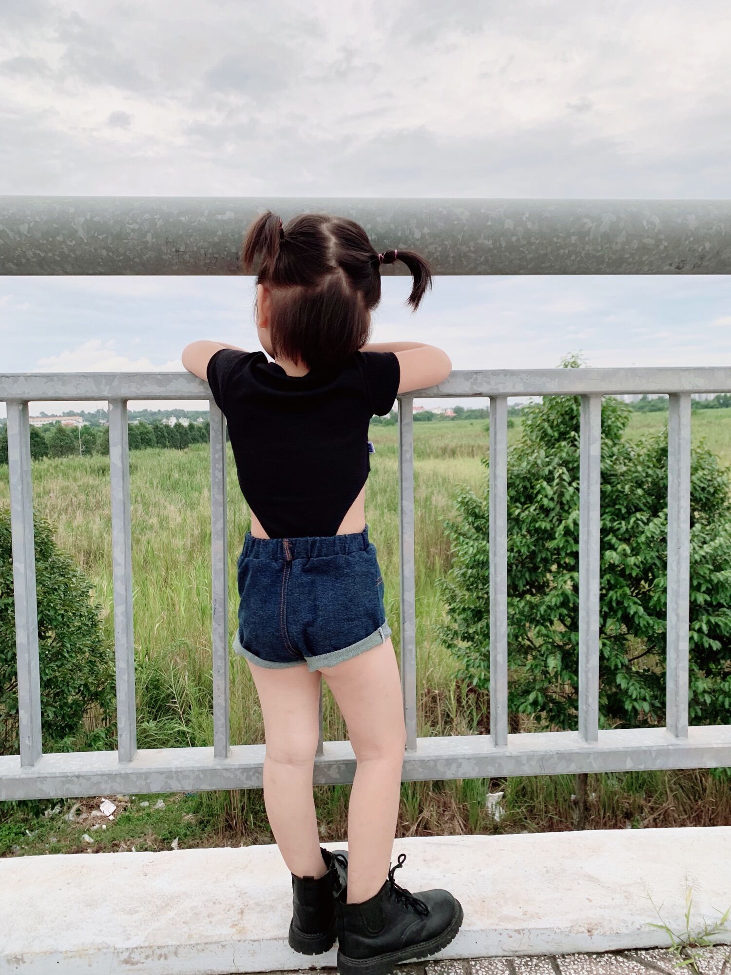 Set áo body suit quần đùi bé gái