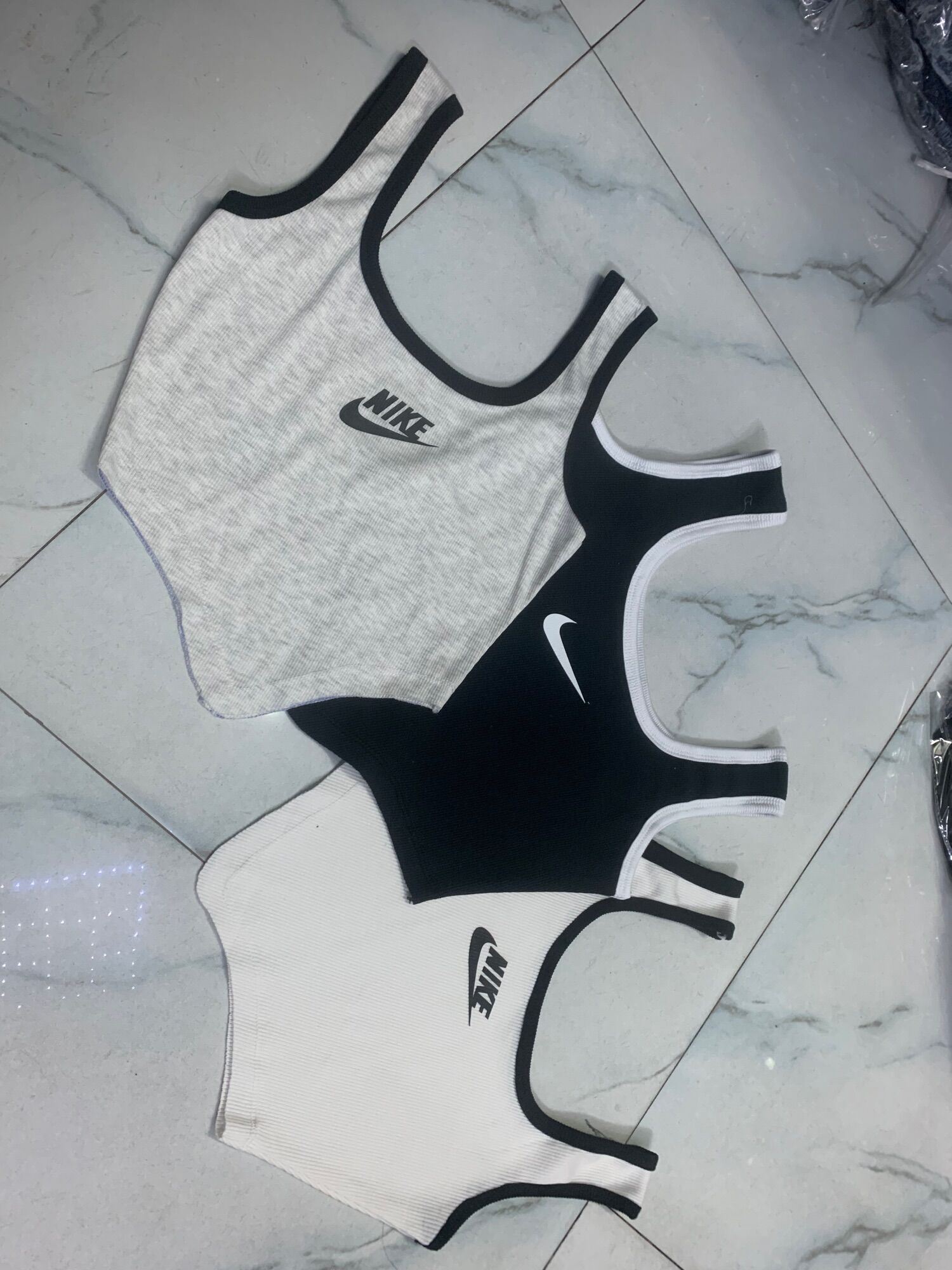 Áo croptop siêu xinh [HCM] có sẵn