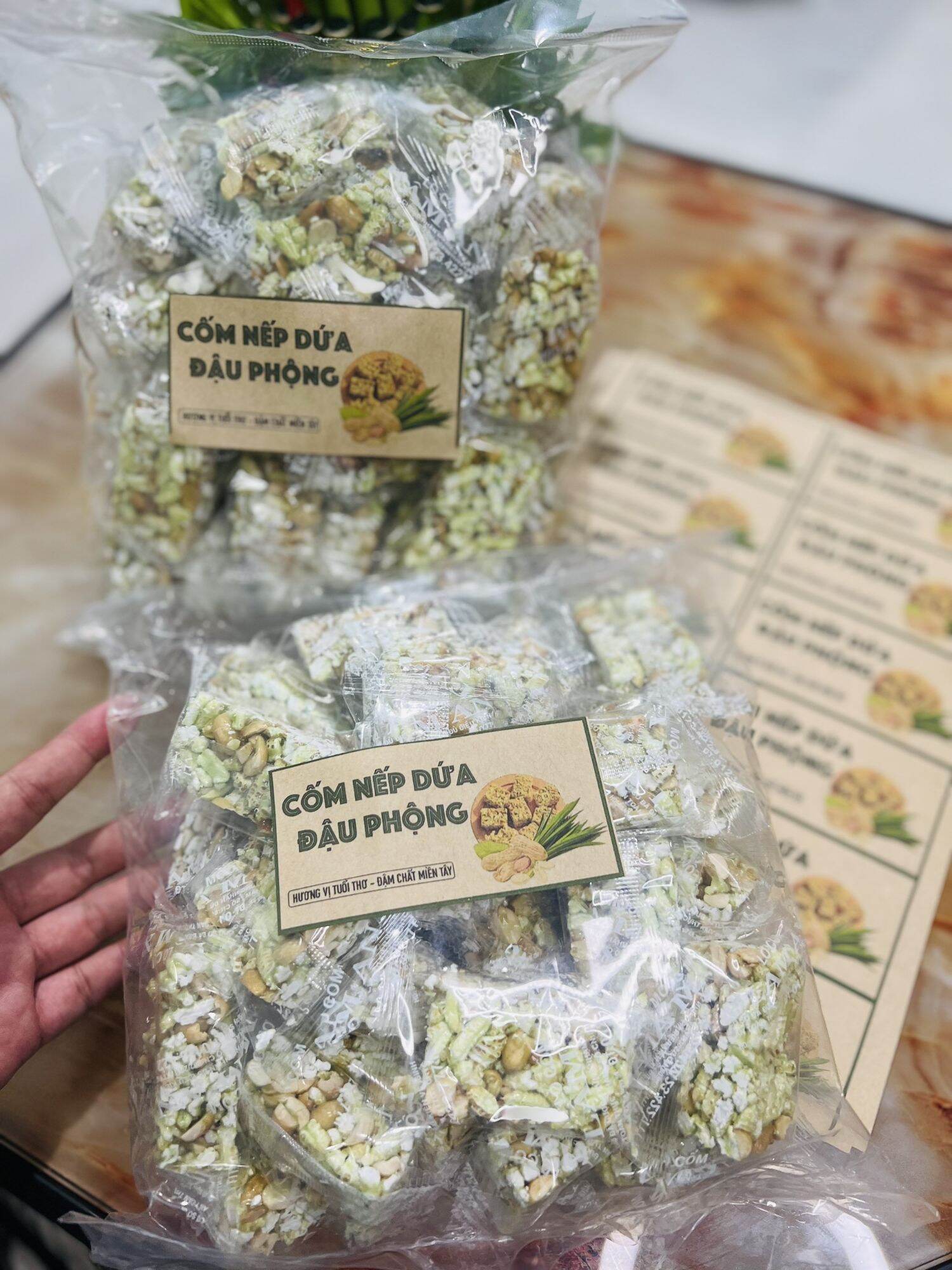 Cốm nếp dứa nước cốt dừa Tiền Giang  500g HSD 90 ngày