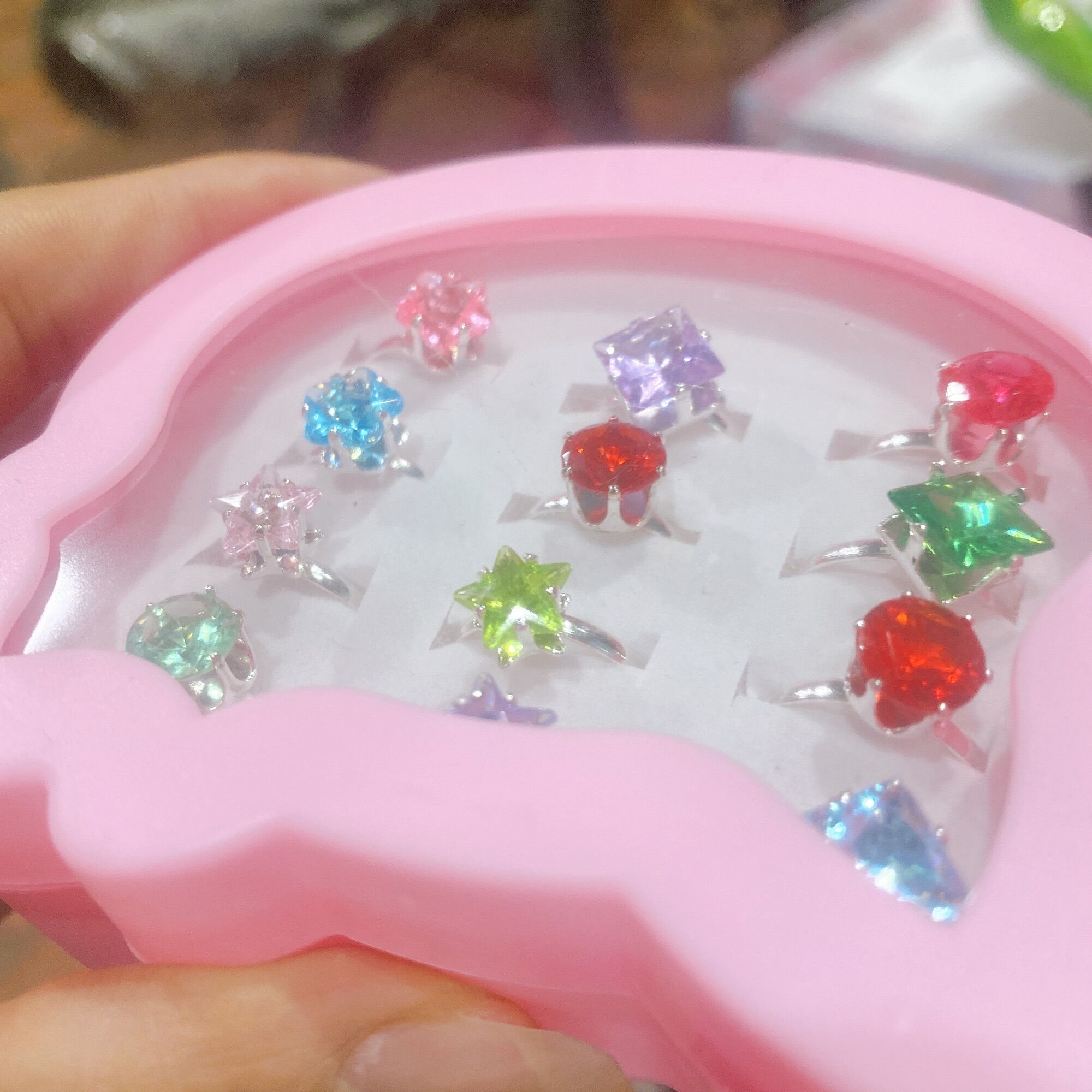 Hộp 12 chiếc nhẫn đính đá siêu xinh cho bé
