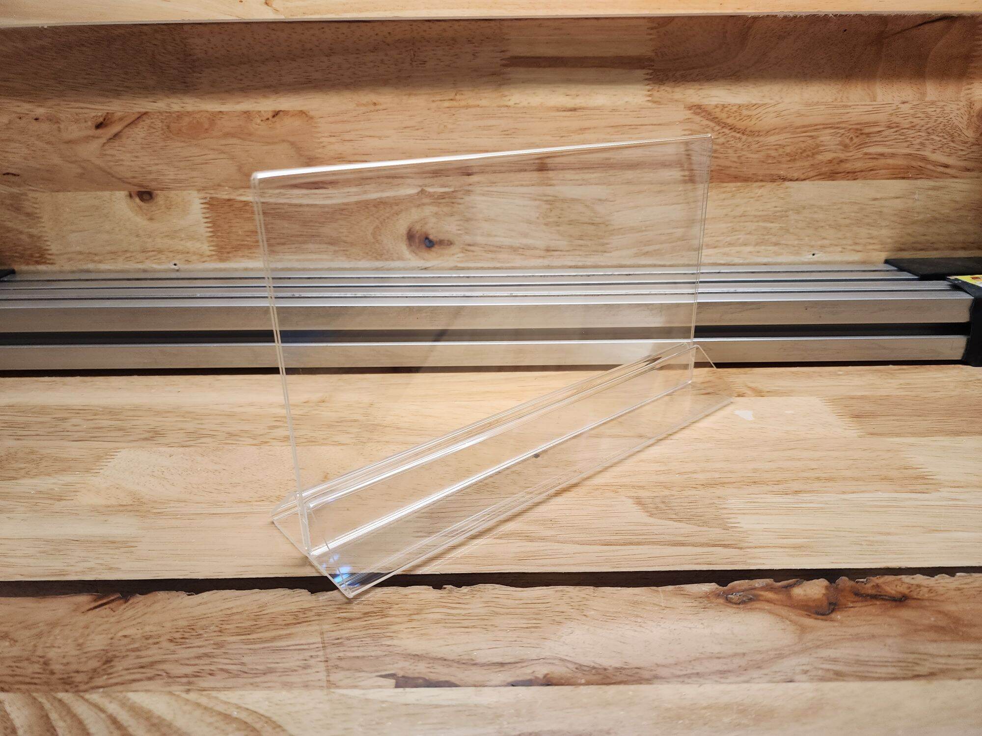 Biển chức danh mica đế tam giác