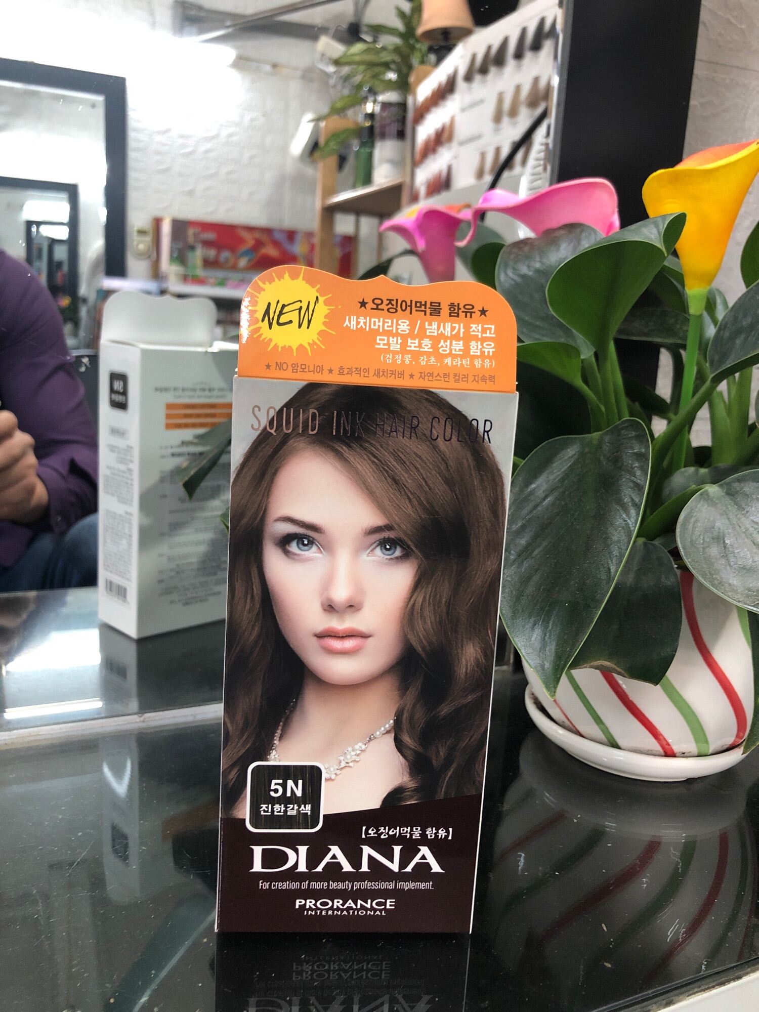 Bảng màu thuốc nhuộm tóc Hàn Quốc: Khám phá những gam màu thuốc tóc đẹp nhất từ Hàn Quốc với bảng màu nhuộm tóc đa dạng và chất lượng tuyệt vời. Sản phẩm không chỉ giúp bạn có mái tóc đẹp, mà còn bảo vệ sức khỏe và độ bóng cho mái tóc của bạn.