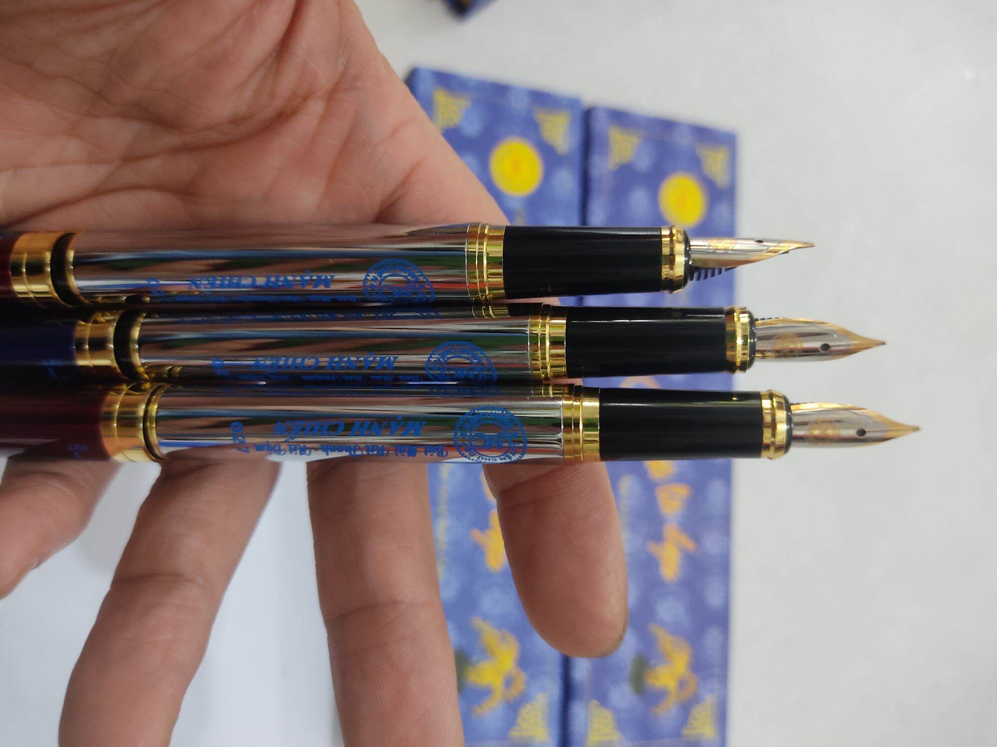 Bút máy nét thanh nét đậm 027