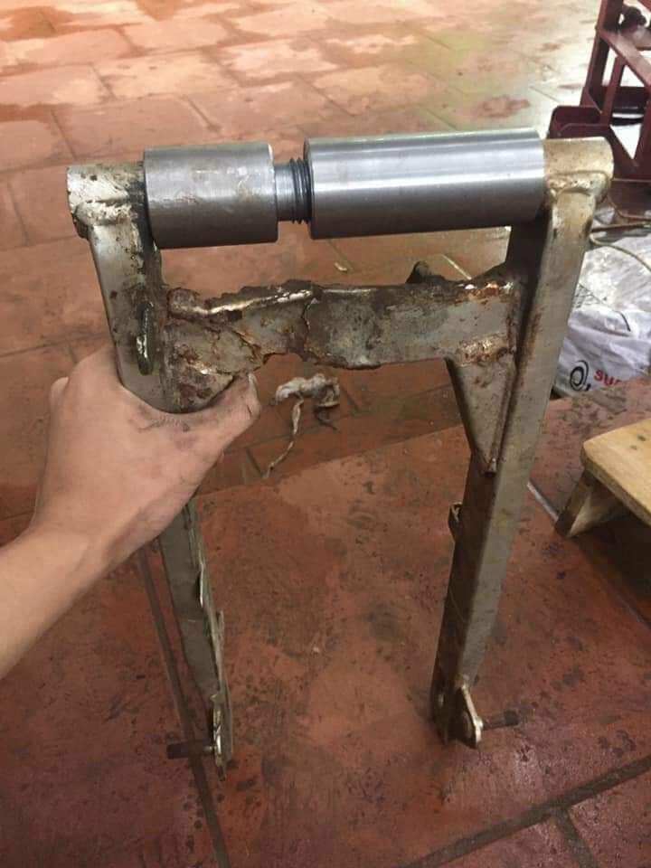 Vam Đóng bạc càng bạc gắp xe máy