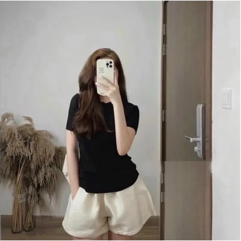 Áo Thun nữ cổ tròn , chất gân thun mát mịn siêu xinh