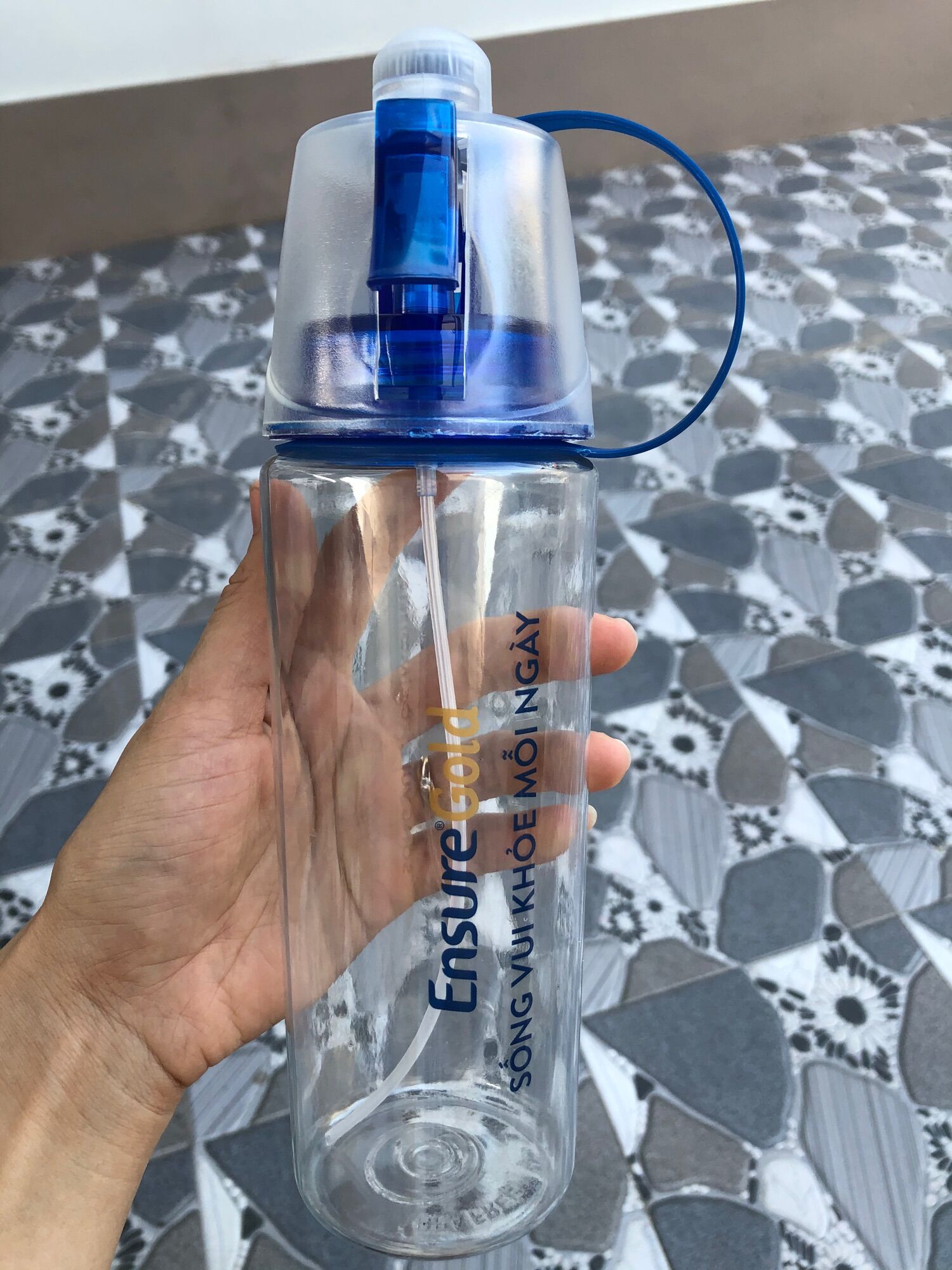 Bình nước thể thao phun sương ensure