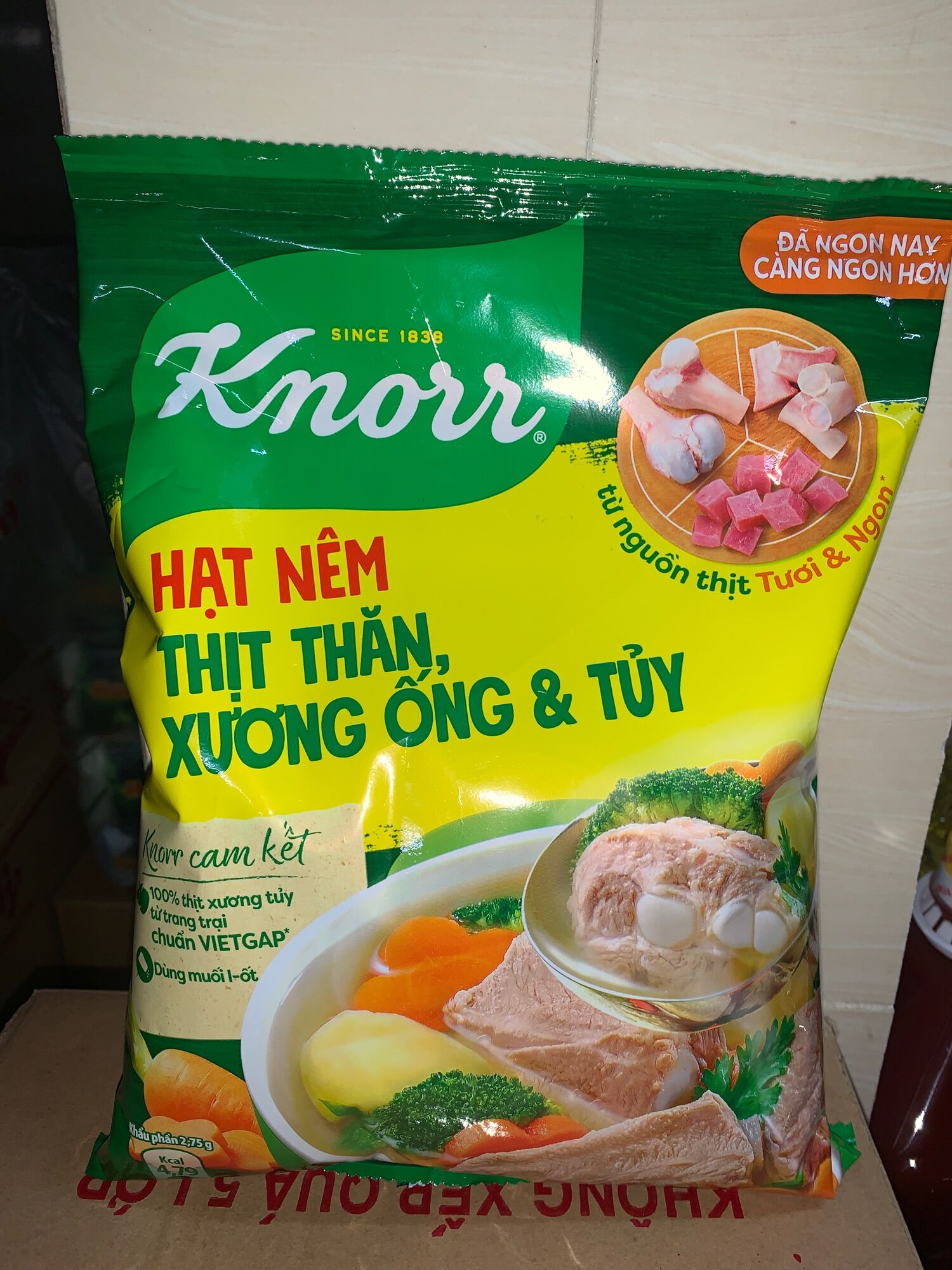 Hạt nêm Knorr thịt thăn xương ống và tủy 900
