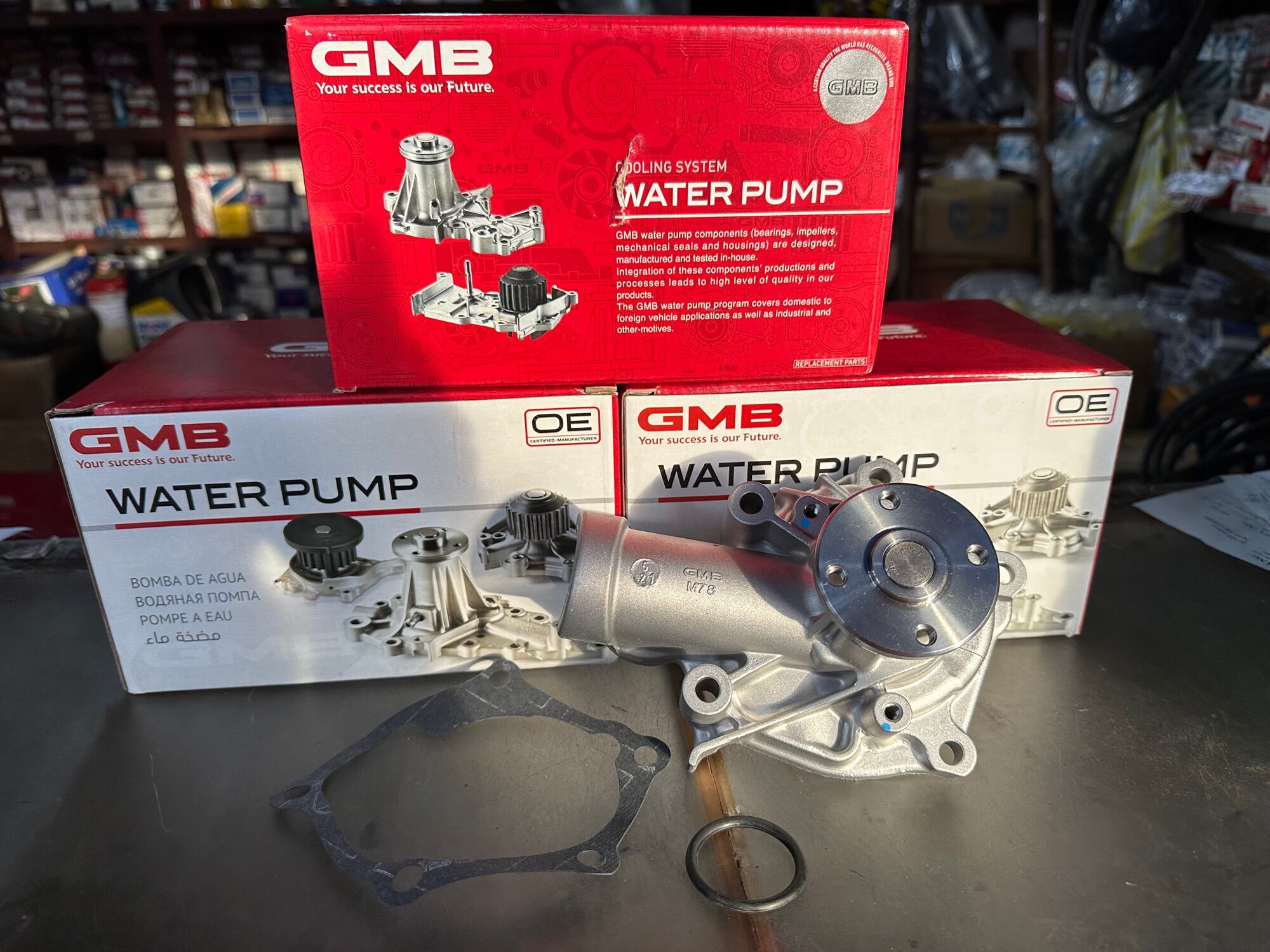 Bơm Nước Làm Mát Động Cơ Mitsubishi Outlander / Grandis / Lancer GMB made in Japan